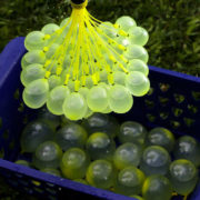 ZURU Balónky malé vodní bomby set 100ks 3 svazky různé barvy