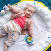 TAF TOYS Baby chrastítko textilní šnek Scotty 15cm s klipem pro miminko