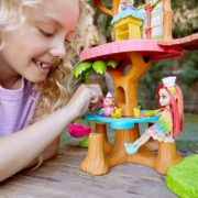 MATTEL Enchantimals kavárna v džungli herní set s panenkou a zvířátkem