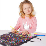 Batoh flitrový vak 29x30cm kreativní set s fixami k vybarvení překlápěcí efekt