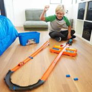 MATTEL HOT WHEELS Track Builder základní set pro stavbu dráhy 35ks