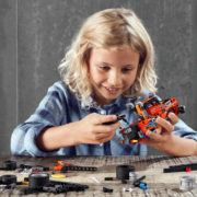 LEGO TECHNIC Tahač závodní 42104 STAVEBNICE