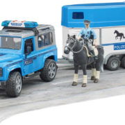 BRUDER 02588 Auto Land Rover policie s přepravníkem set s koněm a figurkou
