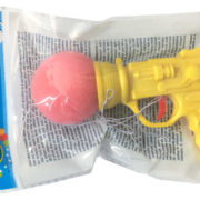 Hra zmrzlina vystřelovací pistole se soft míčkem na provázku 3 barvy