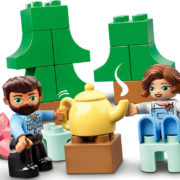 LEGO DUPLO Rodinný karavan 10946 STAVEBNICE
