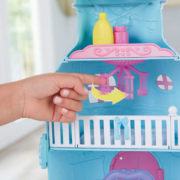 ZAPF CREATION Baby Born Surprise domeček lahvičkový set s miminkem a doplňky