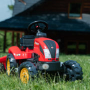 FALK Set baby traktor Country Farmer šlapací Červený vozítko s valníkem