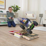 SPIN MASTER RC Auto trikové Monster Grave Digger na vysílačku na baterie