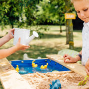 DŘEVO Stůl dětský piknikový s mini pískovištěm a vodní plochou 3v1