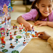 LEGO FRIENDS Adventní kalendář rozkládací s herní plochou 41706