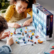 LEGO SUPER HEROES Adventní kalendář rozkládací s herní plochou 76231