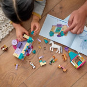 LEGO DISNEY FROZEN Zábava na zámku s Annou a Olafem 43204 STAVEBNICE