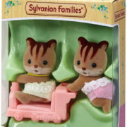 Sylvanian Families Oříškové veverky dvojčata herní set 2 figurky + mašinka