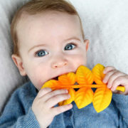 LANCO Zlatý list jeřabina 13cm baby kousátko přírodní kaučuk pro miminko