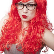 KARNEVAL Paruka červená dospělá dlouhé vlasy *KARNEVALOVÝ DOPLNĚK*