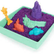 SPIN MASTER Kinetic sand Fialový 450g tekutý písek s podložkou a nástroji