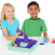 SPIN MASTER Kinetic sand Fialový 450g tekutý písek s podložkou a nástroji