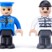 WOODY DŘEVO Auto Policie CZ set s vagonkem a 2 figurkami doplněk k vláčkodráze