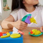 HASBRO PLAY-DOH Malý kuchař kreativní set modelína s nástroji