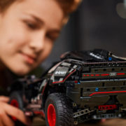 LEGO TECHNIC Auto model Audi RS Q e-tron 42160 STAVEBNICE