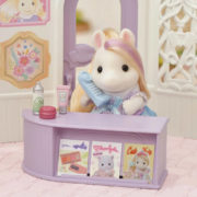 Sylvanian Families Kadeřnický salon pro poníky herní set s poníkem Sally a doplňky