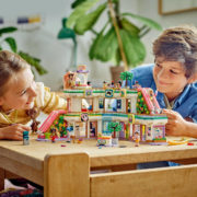 LEGO FRIENDS Obchodní centrum v městečku Heartlake 42604 STAVEBNICE