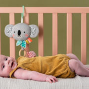 TAF TOYS Baby koala Kimmy textilní hudební natahovací s melodií pro miminko
