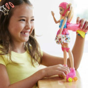 MATTEL BRB BARBIE Panenka na bruslích ve světě her svítící na baterie Světlo