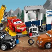 LEGO JUNIORS Čmoudíkova garáž Cars (Auta) 10743 STAVEBNICE