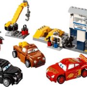 LEGO JUNIORS Čmoudíkova garáž Cars (Auta) 10743 STAVEBNICE