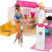 MATTEL BRB Barbie klinika na kolech set lékařské auto ordinace 2v1 s doplňky