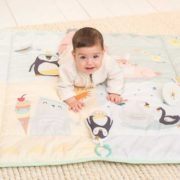 TAF TOYS Baby deka severní pól hrací koberec s aktivitami pro miminko