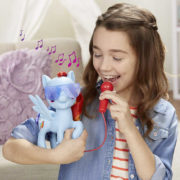 HASBRO MLP My Little Pony Zpívající Rainbow Dash koník na baterie Zvuk