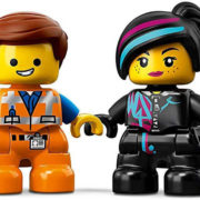 LEGO DUPLO PŘÍBĚH 2: Emmet a Lucy a návštěvníci 10895 STAVEBNICE